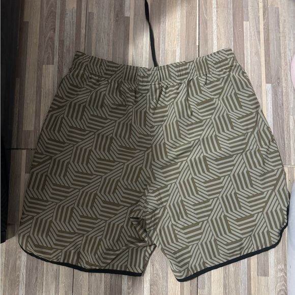 Bundle of 2 Under Armour Shorts – XL - Picture 7 of 8